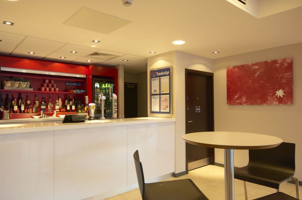 Travelodge London Stratford Hotel Экстерьер фото